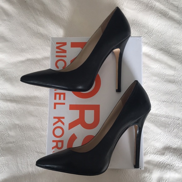 Kors by Michael Kors Aberly Pump - Picture 4 of 17